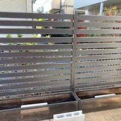 プランター付きアルミ製フェンス/ラティスの画像