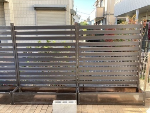 プランター付きアルミ製フェンス/ラティス