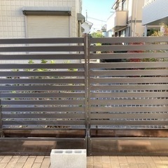 プランター付きアルミ製フェンス/ラティスの画像