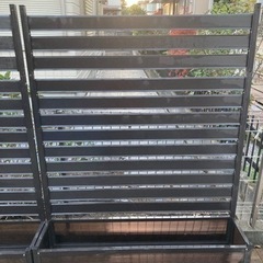 プランター付きアルミ製フェンス/ラティスの画像