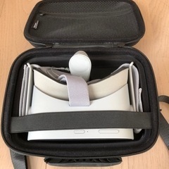 【最終値下げ】oculus go 64GB中古　専用ケース付きの画像