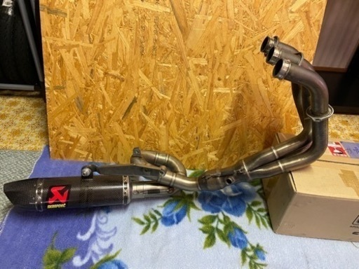 アクラポビッチ　マフラー　mt09  トレイサー　900