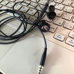 AKG イヤホーン
