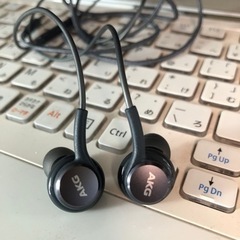 AKG イヤホーンの画像