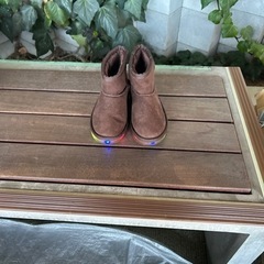 【700円〜500円】に値引きします！ブーツ(足踏みしたら光ります)16.0㎝　の画像