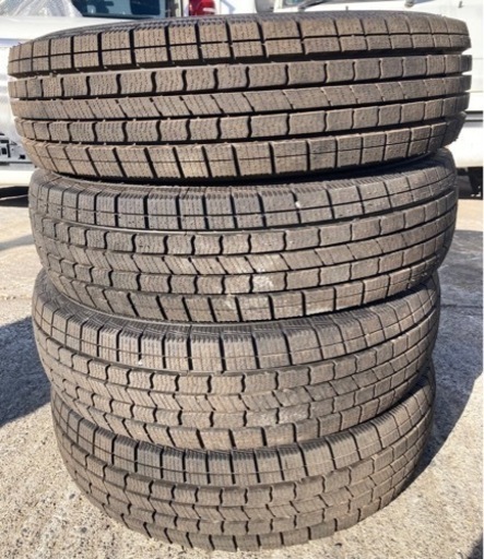 美品バリ山スタッドレス4本！22年製195/80R15CナンカンSNC-1