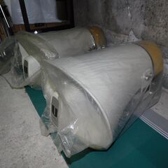 値下げ。格安中古短期使用　選挙・街宣イベント　車載音響機器ワイヤレスセット　パワードリモートミキサーＴＯＡ・パワーアンプＴＯＡ・スピーカーＵＮＩＰＥＸ６５＋６５ｗ？×２　大音響システム。　ワイヤレスチューナーワイヤレスマイク・カセットデッキ　組み込み、有線マイク２本、スピーカーケーブル２，バッテリー接続コード＋・ー１，１２ｖ・１３０ｗ仕様。使用感少品です。　バッテリー１５０Ａクラス、マイク乾電池、車載架台等はご用意ください。 　電源無い戸外、選挙、街宣等　大型イベント用車載音響セットです。 　 　の画像