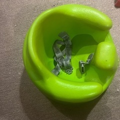 　bumbo 赤ちゃん椅子の画像
