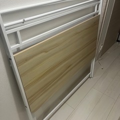 折りたたみテーブルの画像