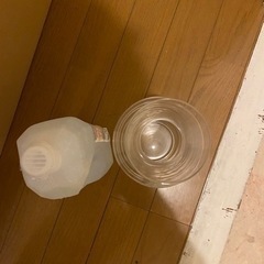 ガラスの花瓶 美品の画像