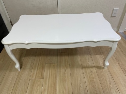 白色可愛いローテーブル