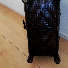 オールドラタン　脚付きティッシュボックスの画像