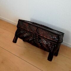 オールドラタン　脚付きティッシュボックス