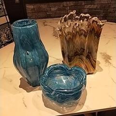花瓶2つと灰皿