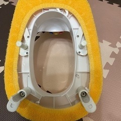 アンパンマン子供用便座。美品です。水の流れる音や良くできたね。音楽が流れるのて楽しい気分になりトイレに行くのがより楽しみになったみたいです。便座シートの布はクリーニング済み。の画像