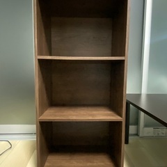 ニトリのテーブルと３段ボックスの画像