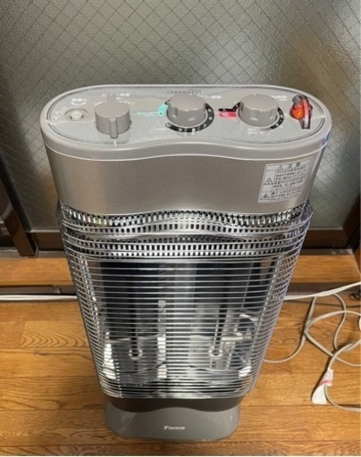 ダイキン　遠赤外線ヒーター　電気ストーブ　ERFT11NSセラムヒート