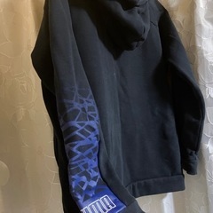 PUMAパーカーの画像