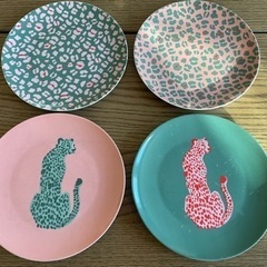 皿とボウルのセットの画像