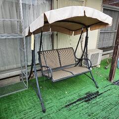 シェード付きブランコ