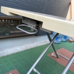 昇降式テーブル　年内で処分予定　無料にしました！の画像