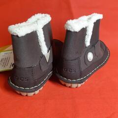 crocs crocasam boy 17.5cm スエードブーツの画像