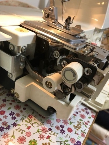 ロックミシン2本針5本糸