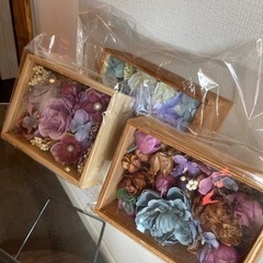 取引中　フラワーアレンジ(造花)セット・花瓶・フォトフレーム・アクセサリー立ての画像