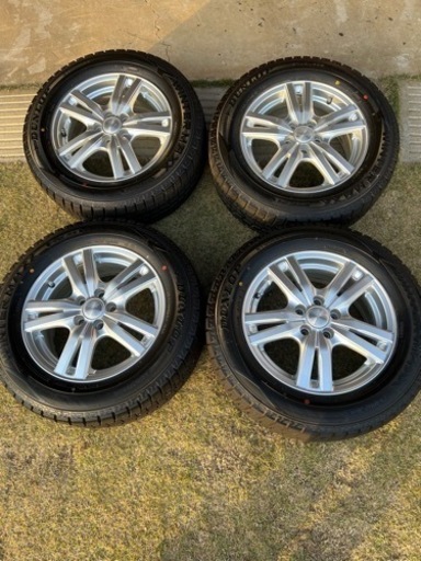 プリウス50系ダンロップスタッドレスタイヤ205/60/15㌅