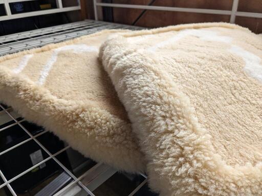 エクセルヒューマン ExcelHuman ムートン座布団 新品未使用 エクセルヒューマンムートン座布団2枚セットオーストラリア産原皮羊毛