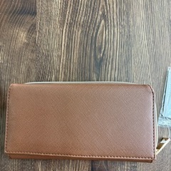 新品未使用カード入れが19個ある財布　