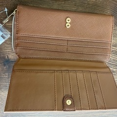 新品未使用カード入れが19個ある財布　の画像