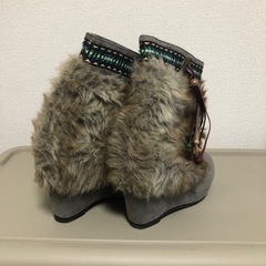 ファー付きブーツの画像