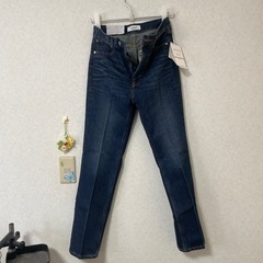 【受付終了】【新品】ジーンズ レディース 元値8千円の画像
