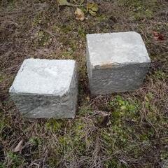 古い石塔　全高約１１５cm　三重塔の画像