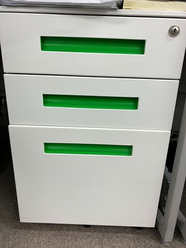 オフィス家具  キャビネット 鍵付き