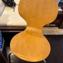 木の椅子の画像