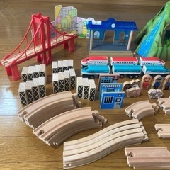 【値下げ】木製新幹線 はやぶさ＆こまち とれいんせっとの画像