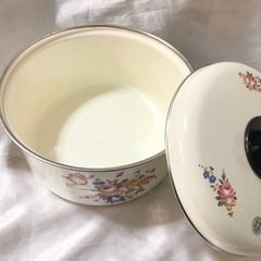 ＜美品・未使用＞ホーロー鍋　昭和レトロ　花柄　22cmの画像