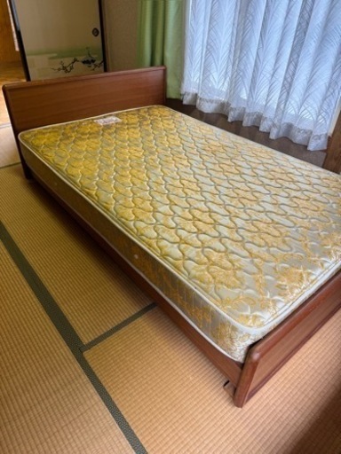 セミダブルベッド