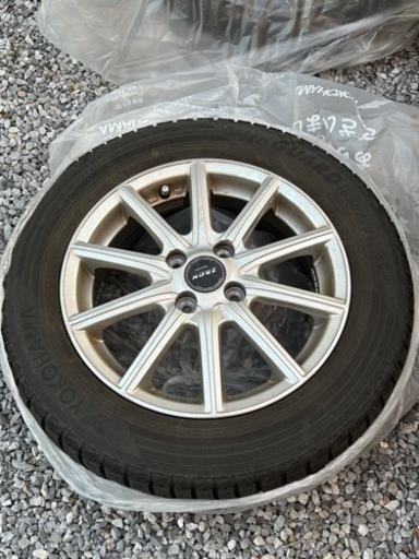 スタッドレスタイヤ　4本セット 175/65/R15