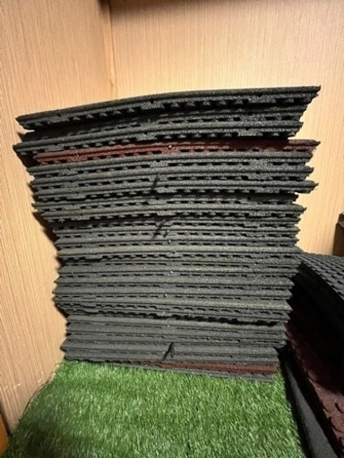 ジムマット 61センチ×61センチ.厚み３センチ 中古品27枚