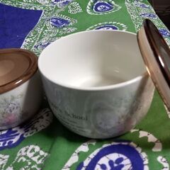 未使用  うさぎ柄　食器セット　皿、蓋付き入れ物、カップの画像