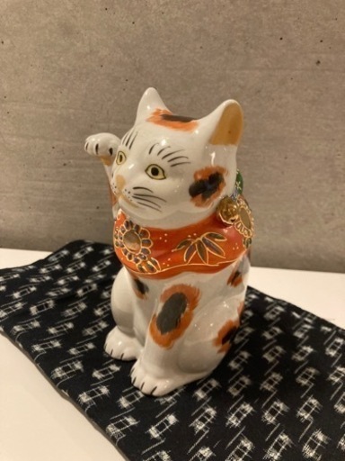 九谷焼　猫置物　招き猫