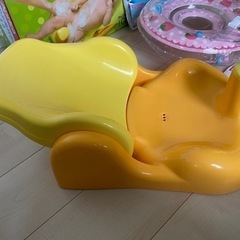 【値下げ】アップリカ　バスチェアとスイマーバ　の画像