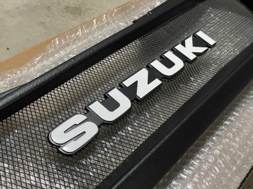 JB23 ジムニー フロントグリル メッシュグリル SUZUKIロゴ チッピング