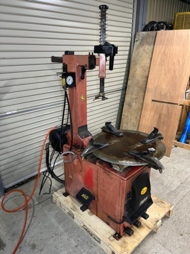 自動車　タイヤチェンジャー   整備機器　