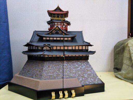 ディアゴスティーニ　木製　安土城　完成品　アクリルケース、フィギュア、解説本110巻付き