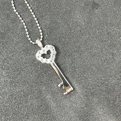 ラムール　ダイヤモンド　鍵型　ネックレスの画像