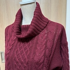 オフタートルネックニットワンピース☆ケーブル編みスリット☆ボルドーレッド赤の画像